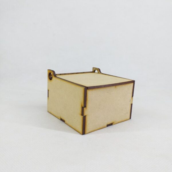 Caja con tapa rebatible