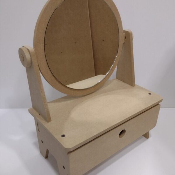 Tocador infantil sobre mesa. 33x18x43cm.